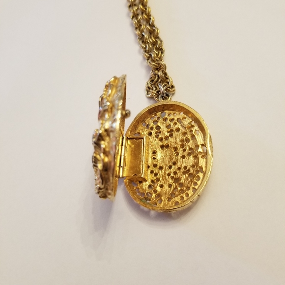 Vintage Flower Locket Necklace - Picture 2 of 4